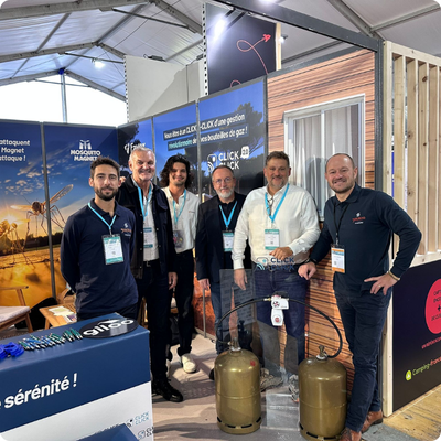 Photo de la rencontre des équipes eSeason et Favex sur le salon Atlantica pour présenter la solution Click Click de gestion de bouteilles gaz au camping