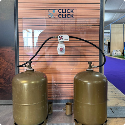 Photo boitier click click et bouteilles de gaz camping